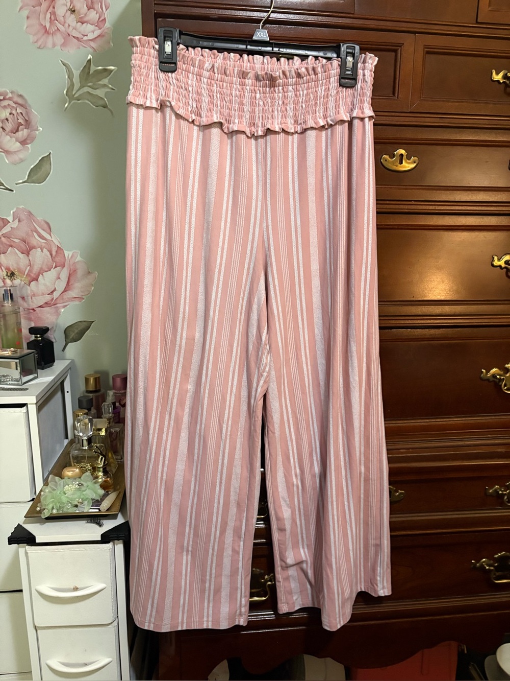 Smocked Waist Pink Stripe Wide-Leg Women’s Pants sz medium